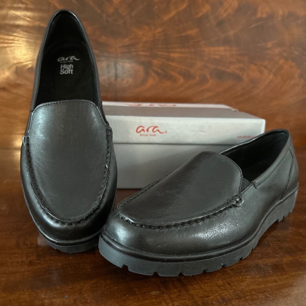 New Ara Black Loafers Size 10